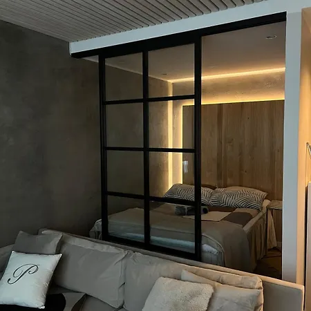 Chic Compact